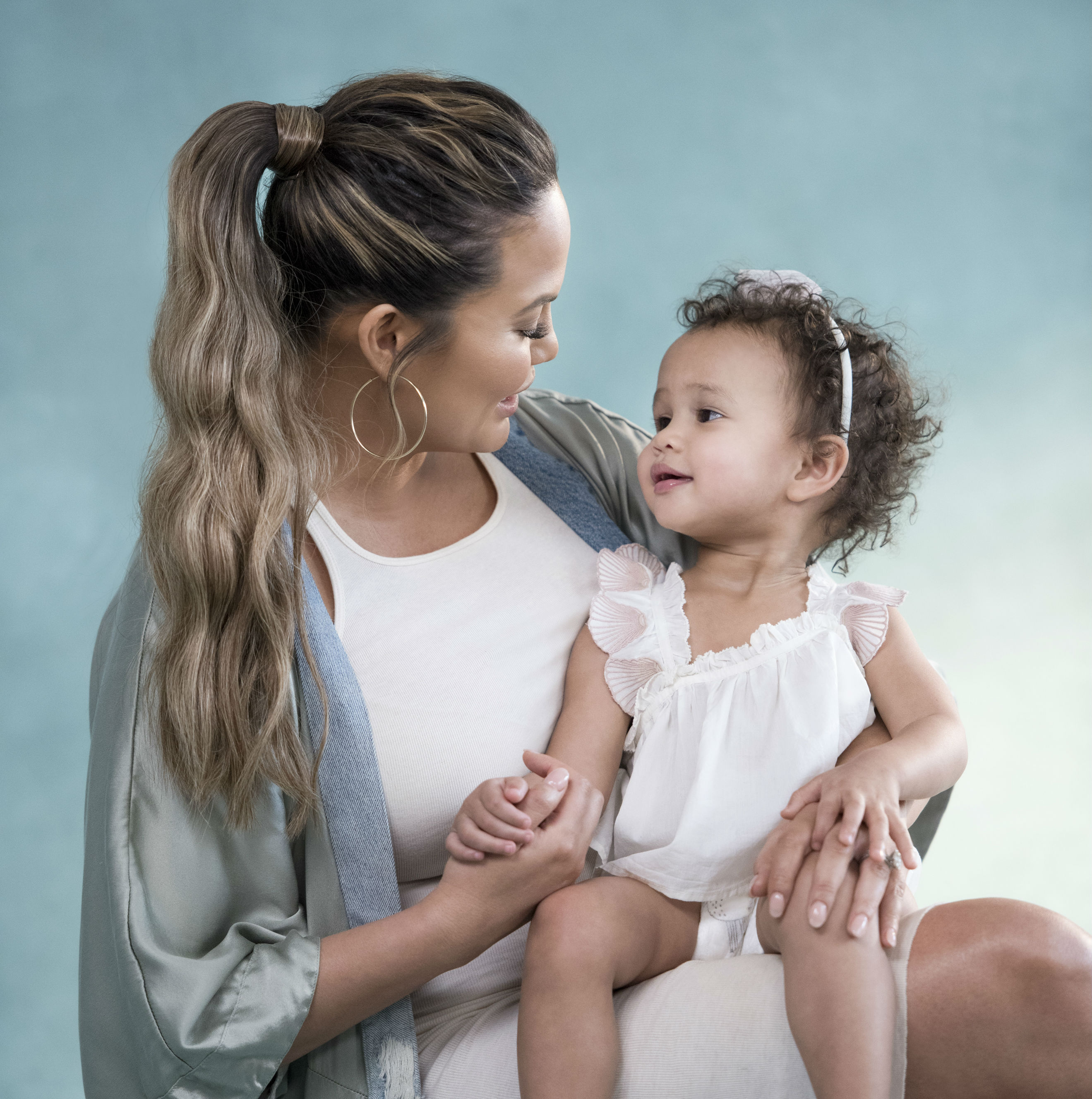 chrissy teigen pampers