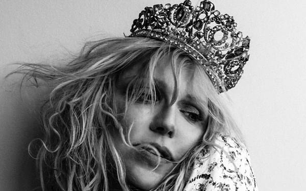 Courtney Love signs to Elite Model Management 